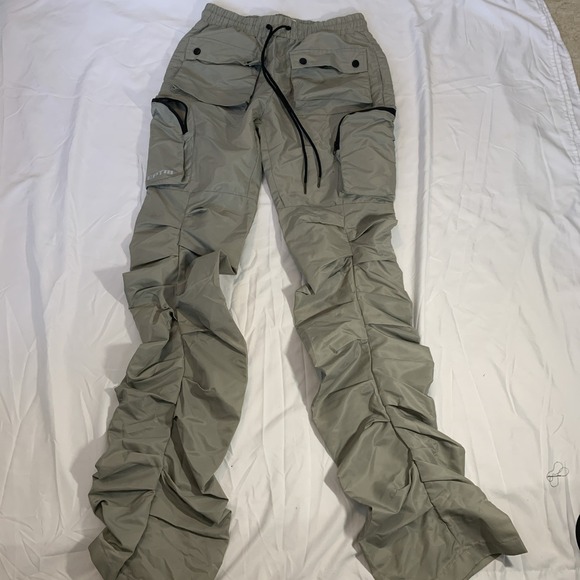 EPTM Eptm Stacked Flare Gray  Ruched details Snap Cargo Pockets Pants - Picture 2 of 6